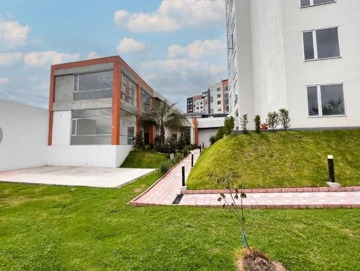 Departamento Cerca De Solca, Embajada Americana Y Estadio O Κίτο 0*,
